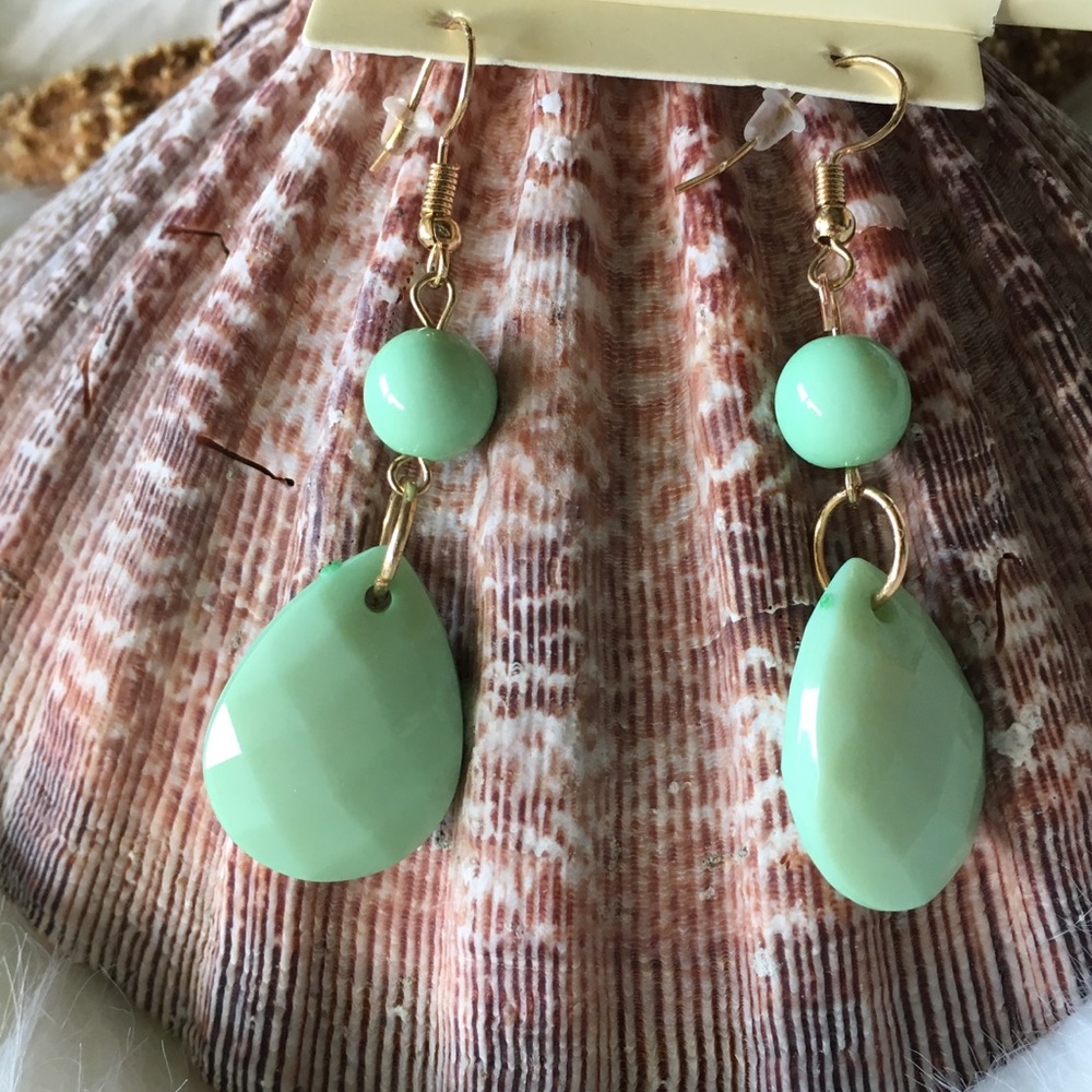 Layered Statement Necklace & Earrings in Mint - Picture 2 of 4